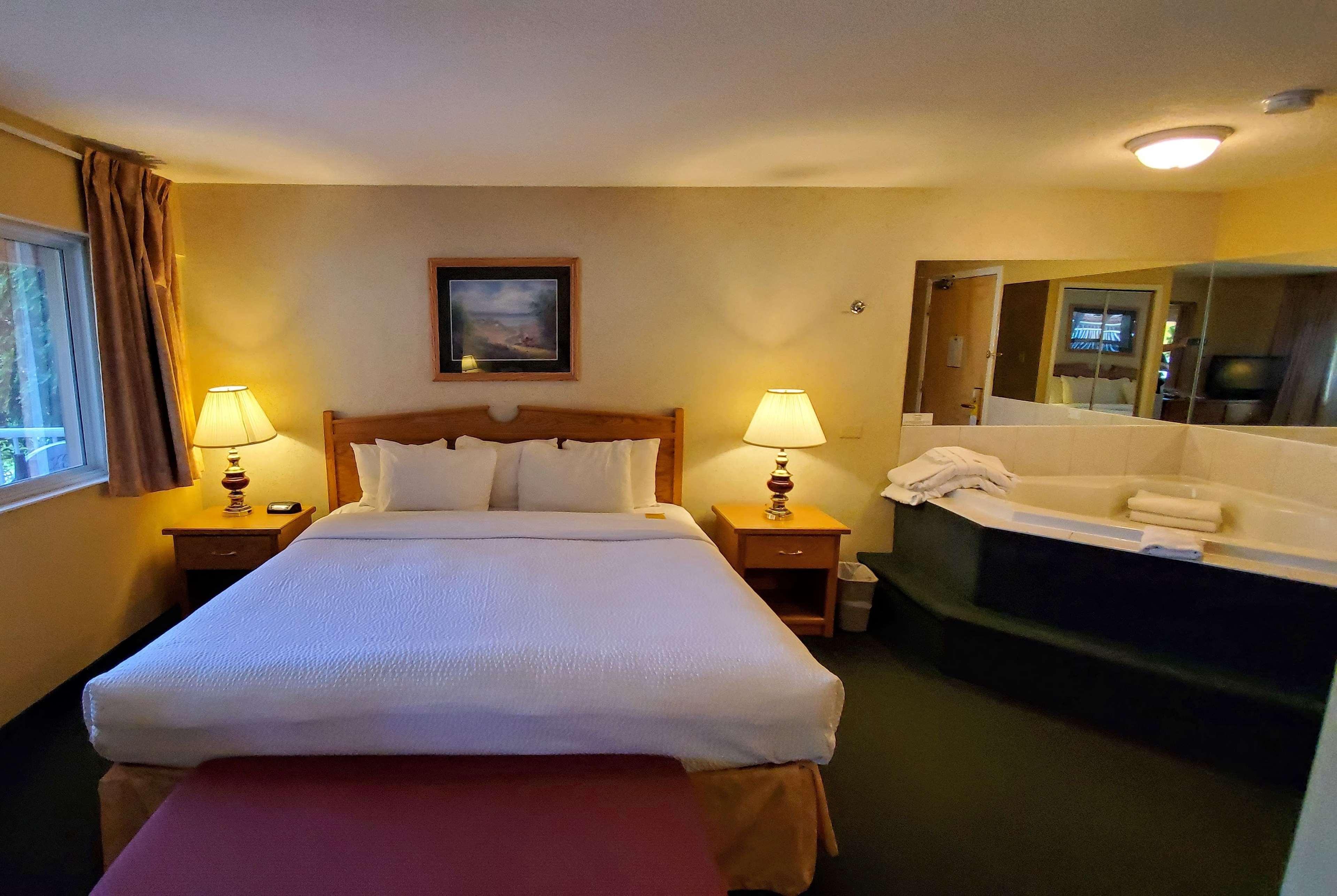 Days Inn By Wyndham Penticton Conference Centre Екстериор снимка