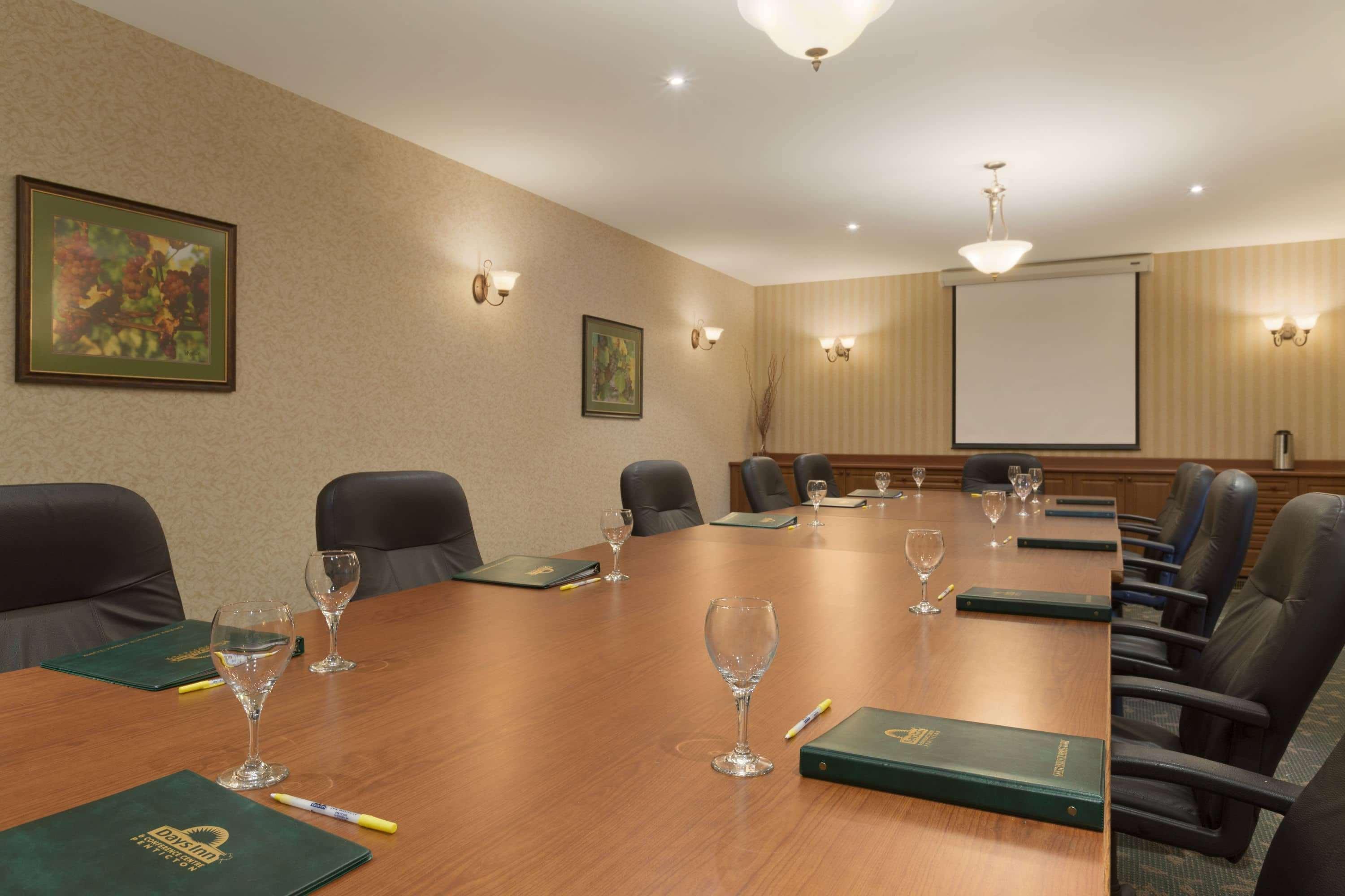 Days Inn By Wyndham Penticton Conference Centre Екстериор снимка