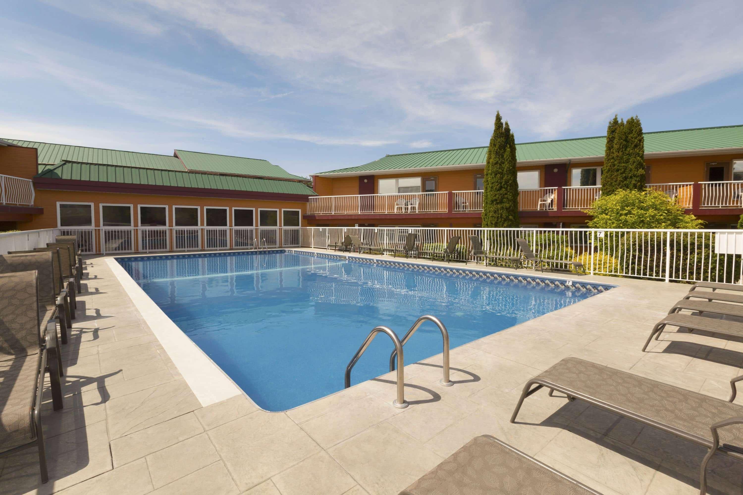 Days Inn By Wyndham Penticton Conference Centre Екстериор снимка