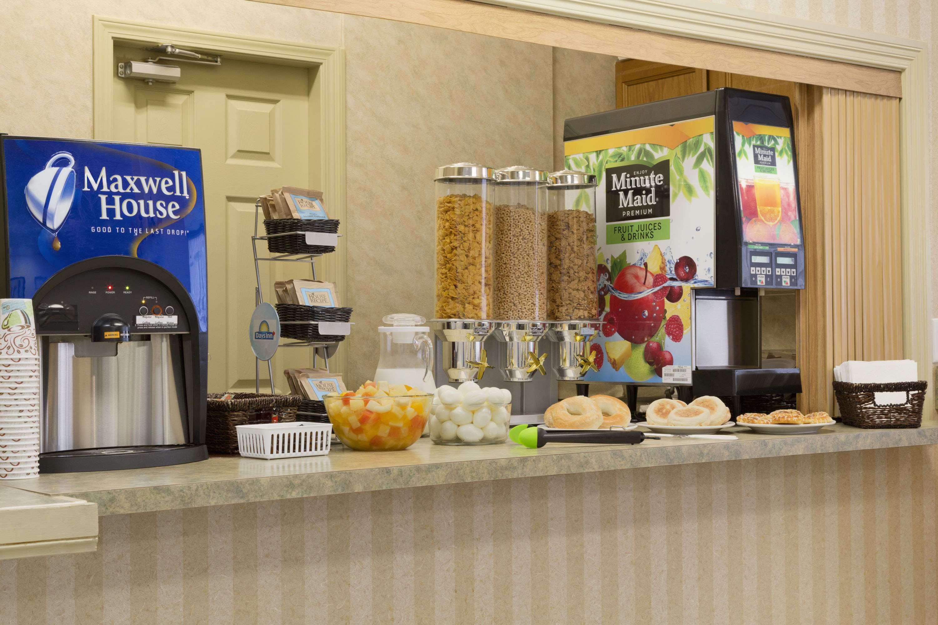 Days Inn By Wyndham Penticton Conference Centre Екстериор снимка