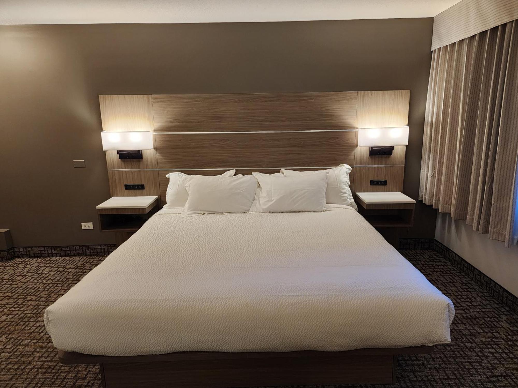 Days Inn By Wyndham Penticton Conference Centre Екстериор снимка