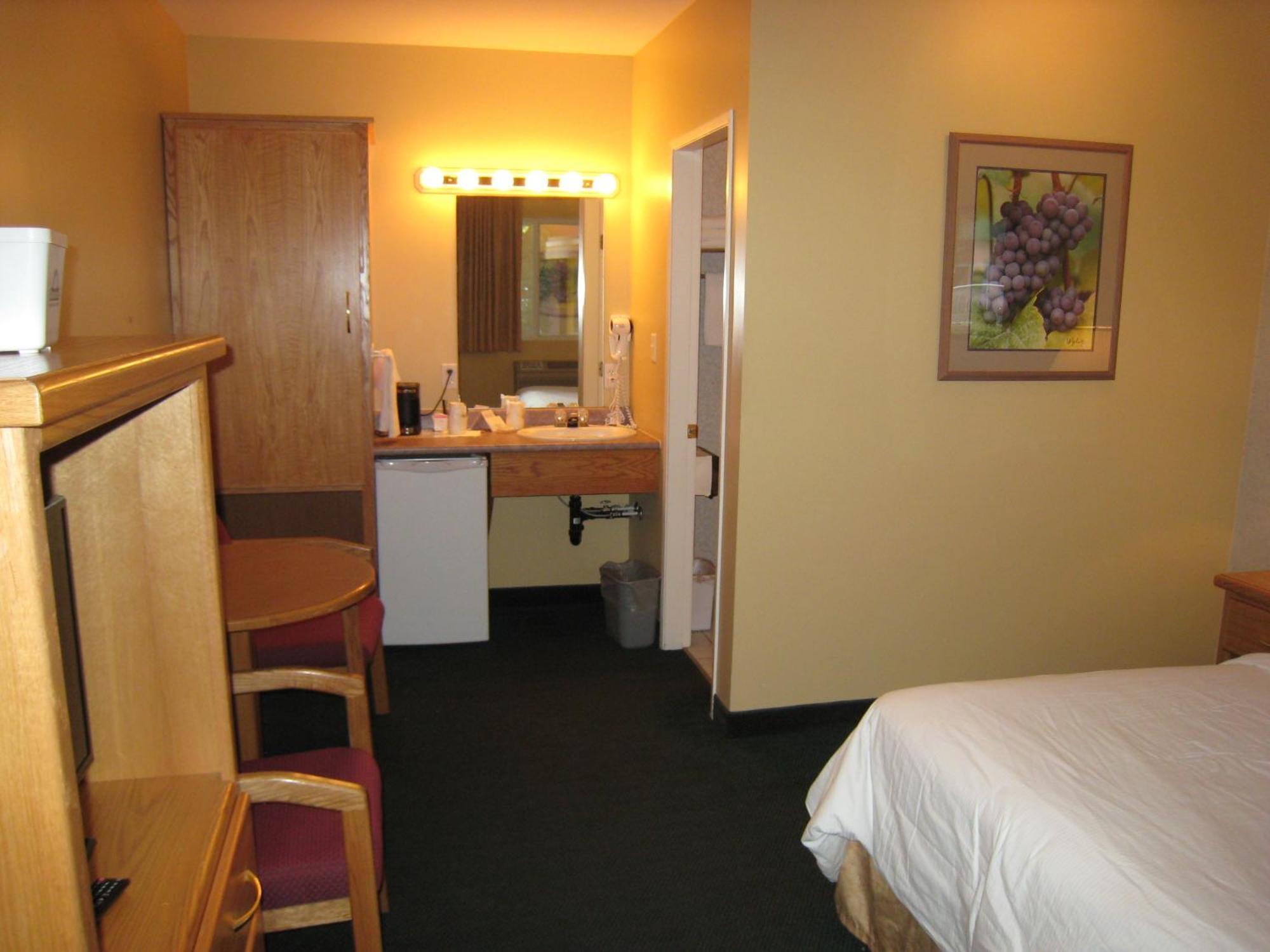 Days Inn By Wyndham Penticton Conference Centre Екстериор снимка