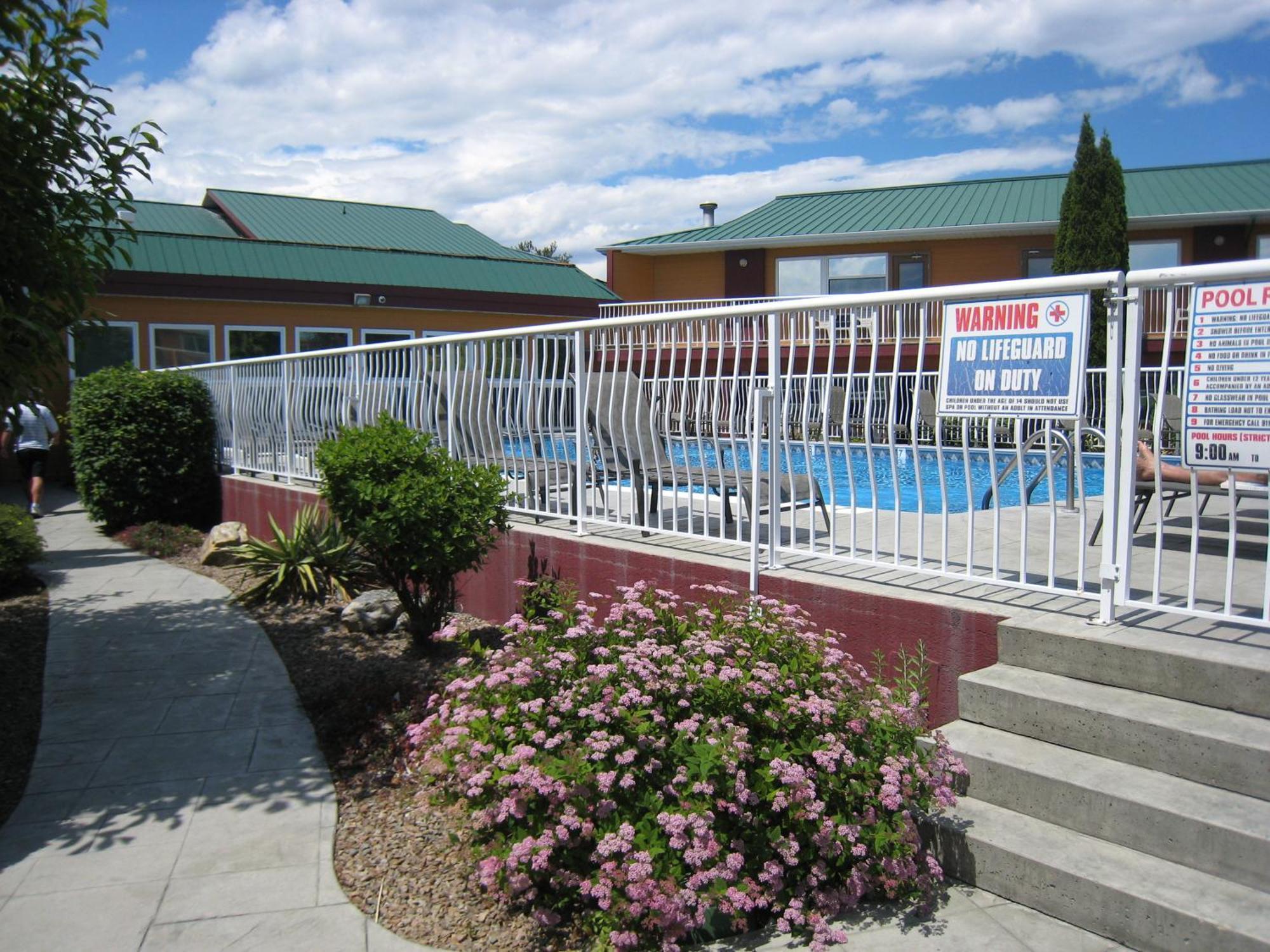 Days Inn By Wyndham Penticton Conference Centre Екстериор снимка